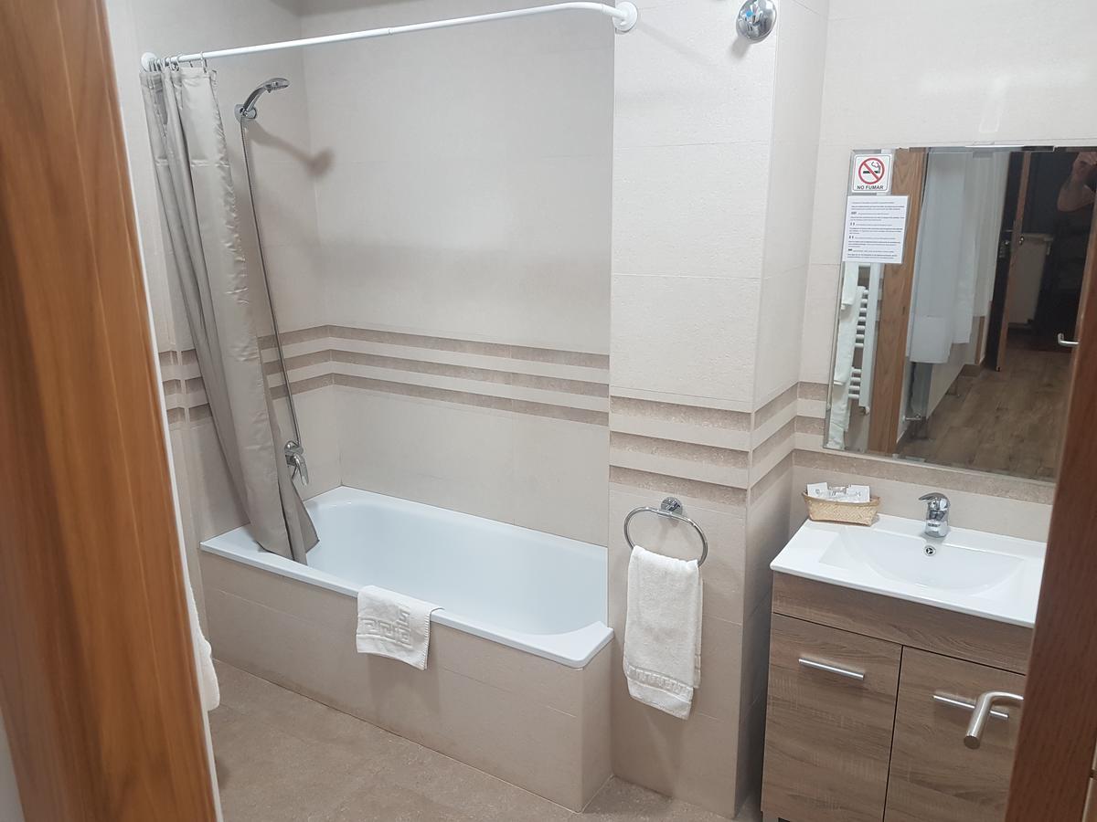 Family Room,1613411796:JPEG